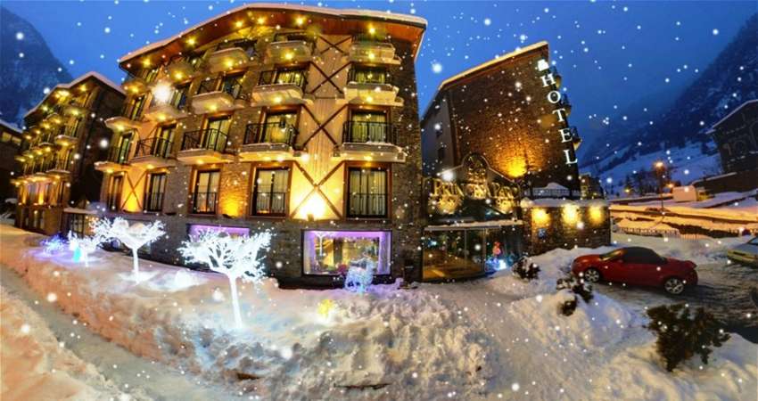 Hotels, Apartments - Airport Transfers - Lift Passes - Ski Lessons & Equipment